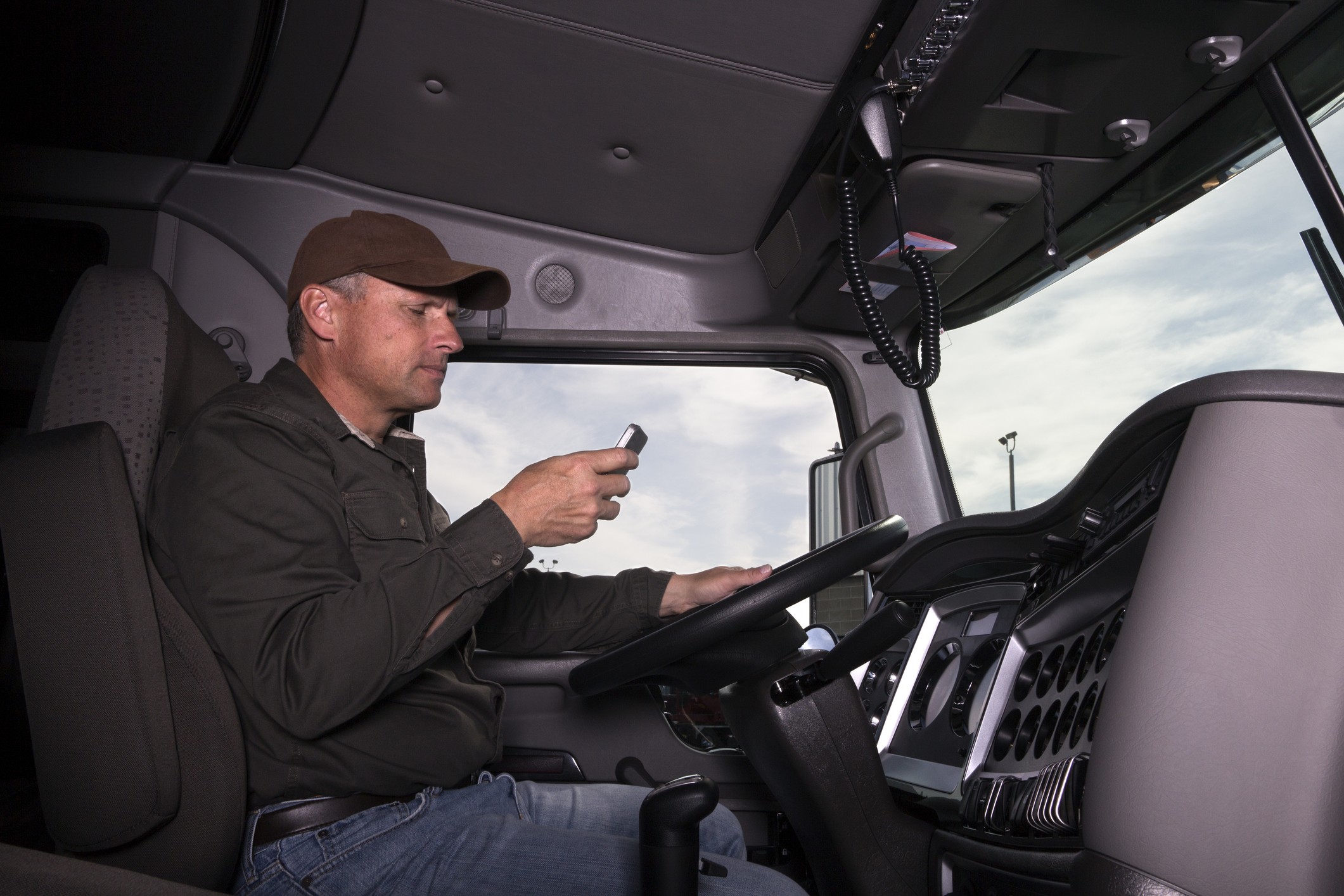 Distracted Driving: 5 Facts Employers Need to Know