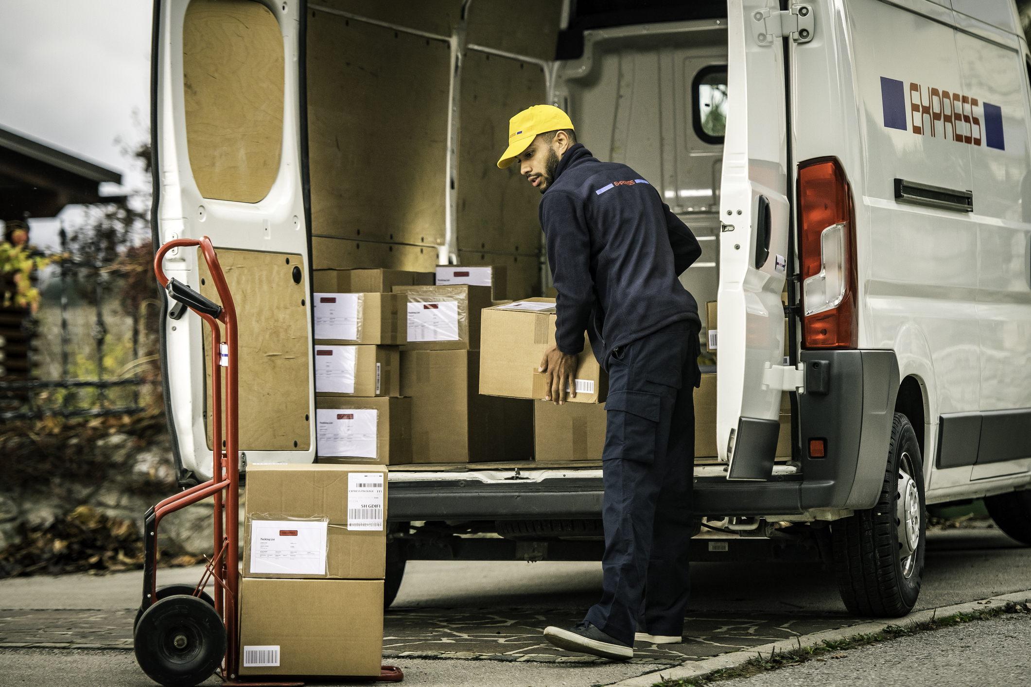 3 Safety Essentials for Delivery Drivers This Holiday Season